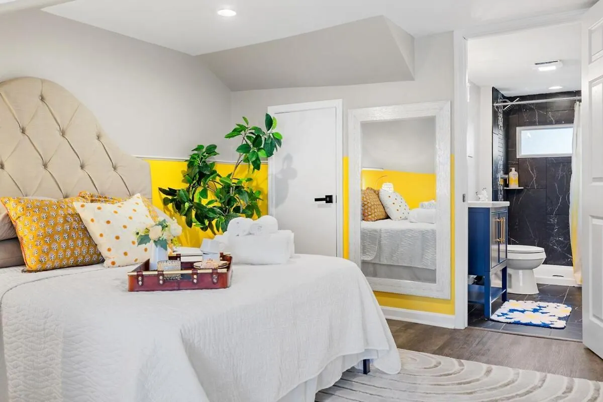 펜션 Chic Home With Large Private Yard! Hot Tub, Close To Downtown 피츠버그