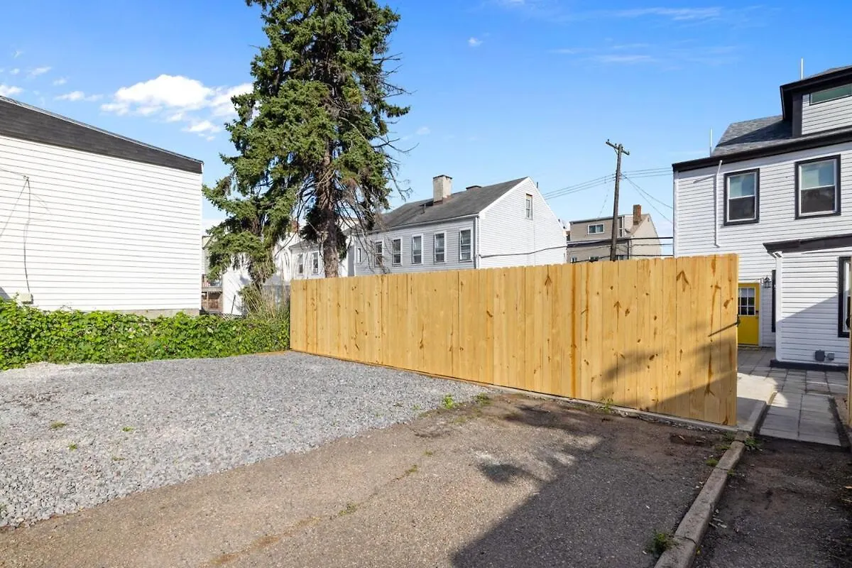 Chic Home With Large Private Yard! Hot Tub, Close To Downtown 피츠버그