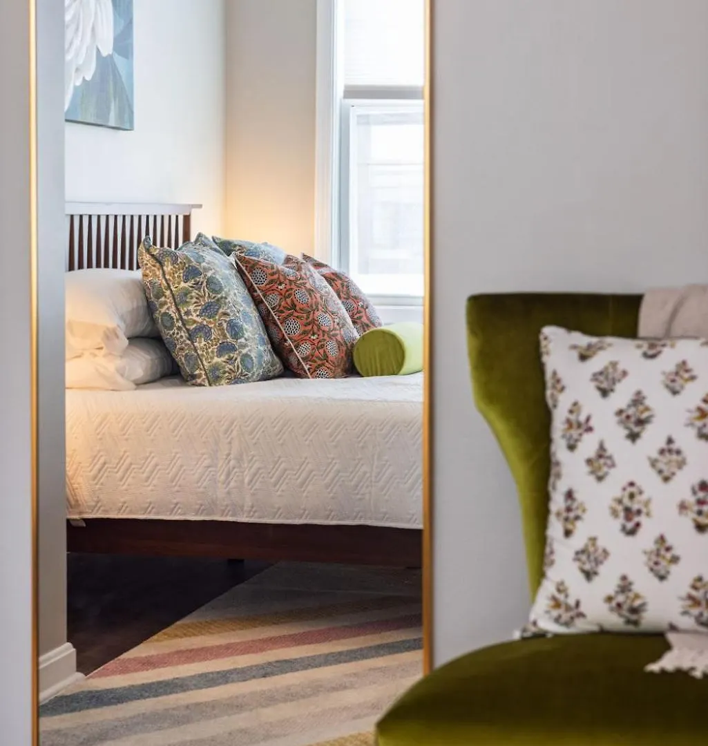 펜션 Chic Home With Large Private Yard! Hot Tub, Close To Downtown 피츠버그 미국