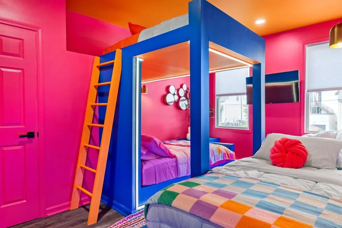 Chic Home With Large Private Yard! Hot Tub, Close To Downtown بيتسبرغ بيت للعطل
