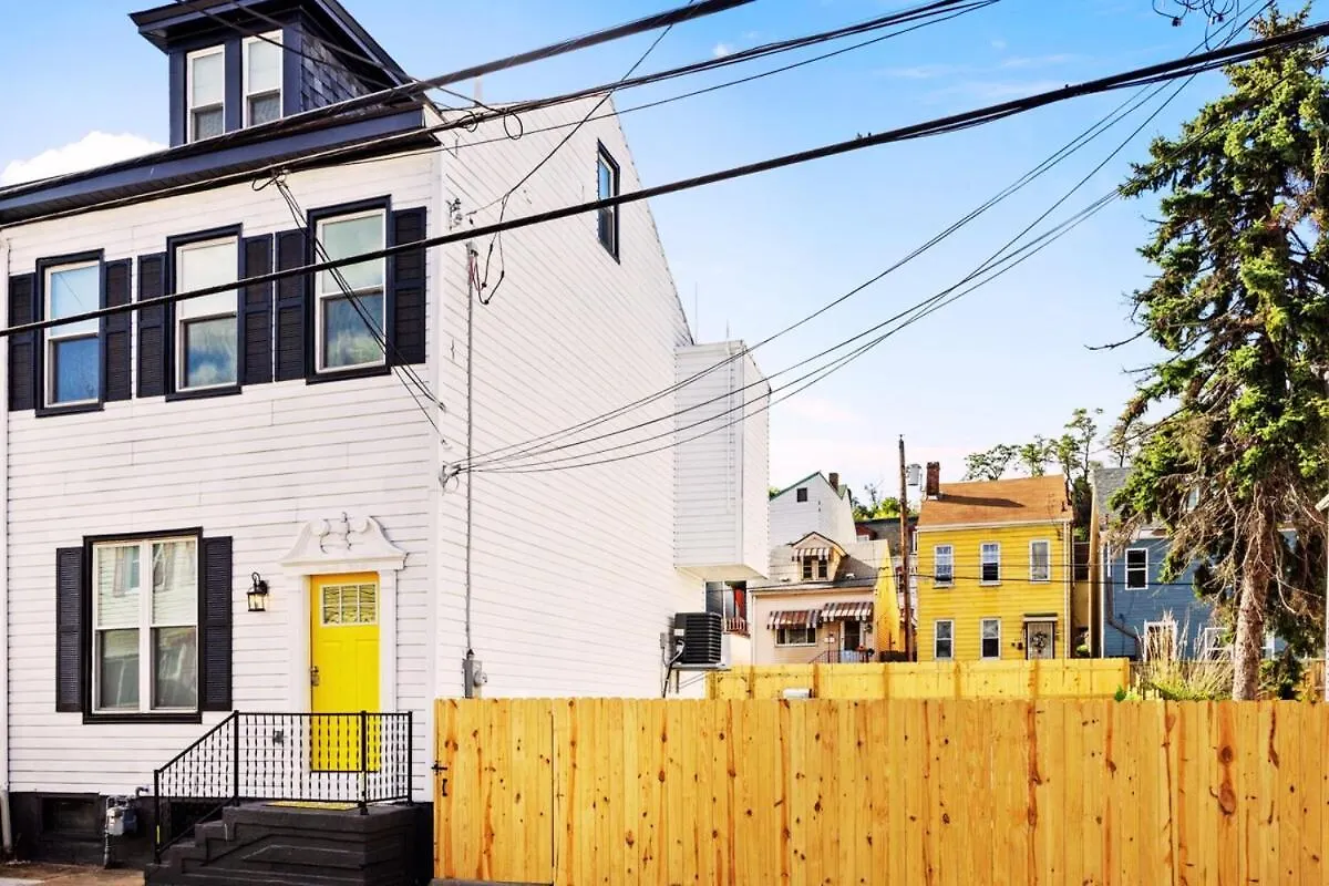 Chic Home With Large Private Yard! Hot Tub, Close To Downtown بيتسبرغ