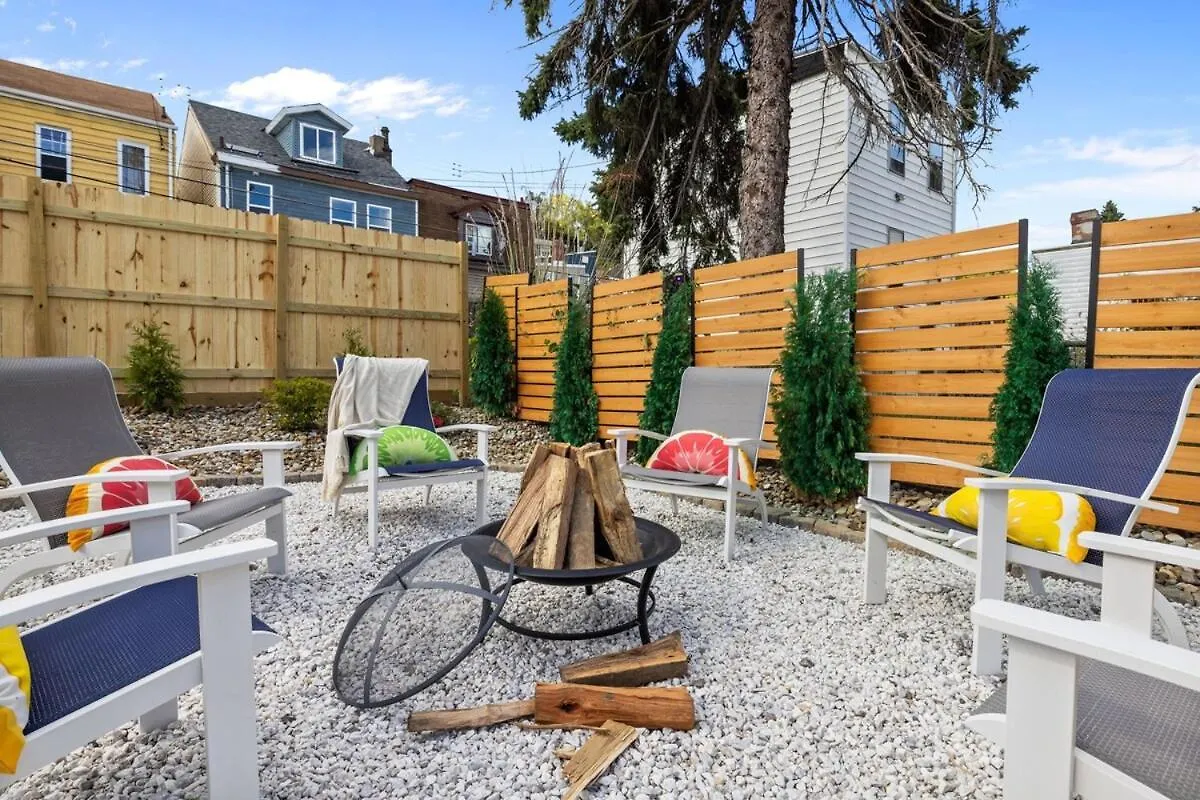 Chic Home With Large Private Yard! Hot Tub, Close To Downtown بيتسبرغ